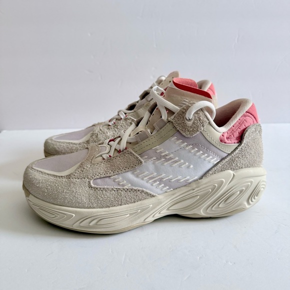 New Balance Women's Beige and Pink Sneakers women size 9